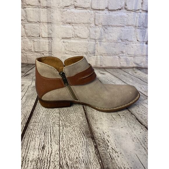 Born Kati Suede Short Booties, Size 8 - Picture 5 of 8